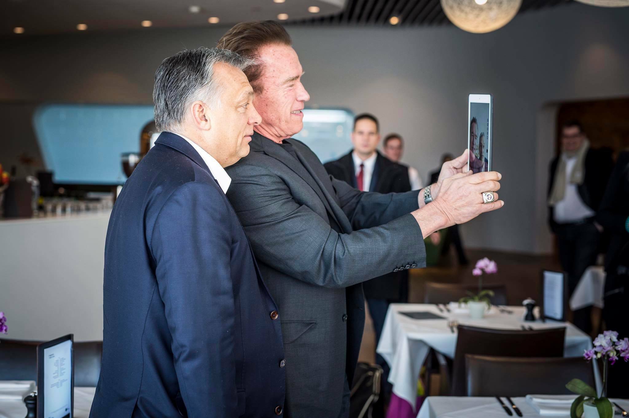 Schwarzenegger tényleg támogatja Orbán Viktort?